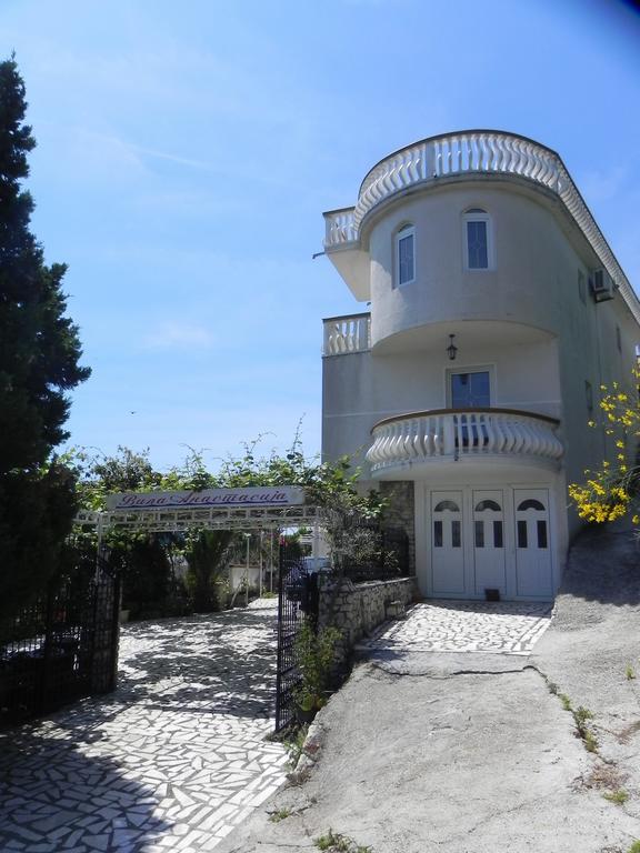 Apartments & Rooms Villa Anastasija 울친 외부 사진